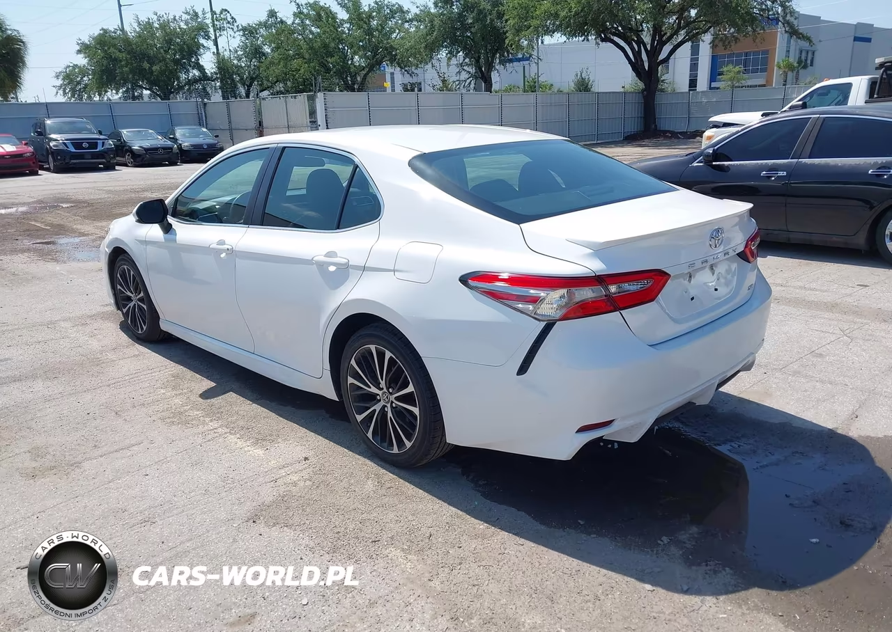 2018 Toyota Camry Se VIN:4T1B11HK6JU620830 - 3