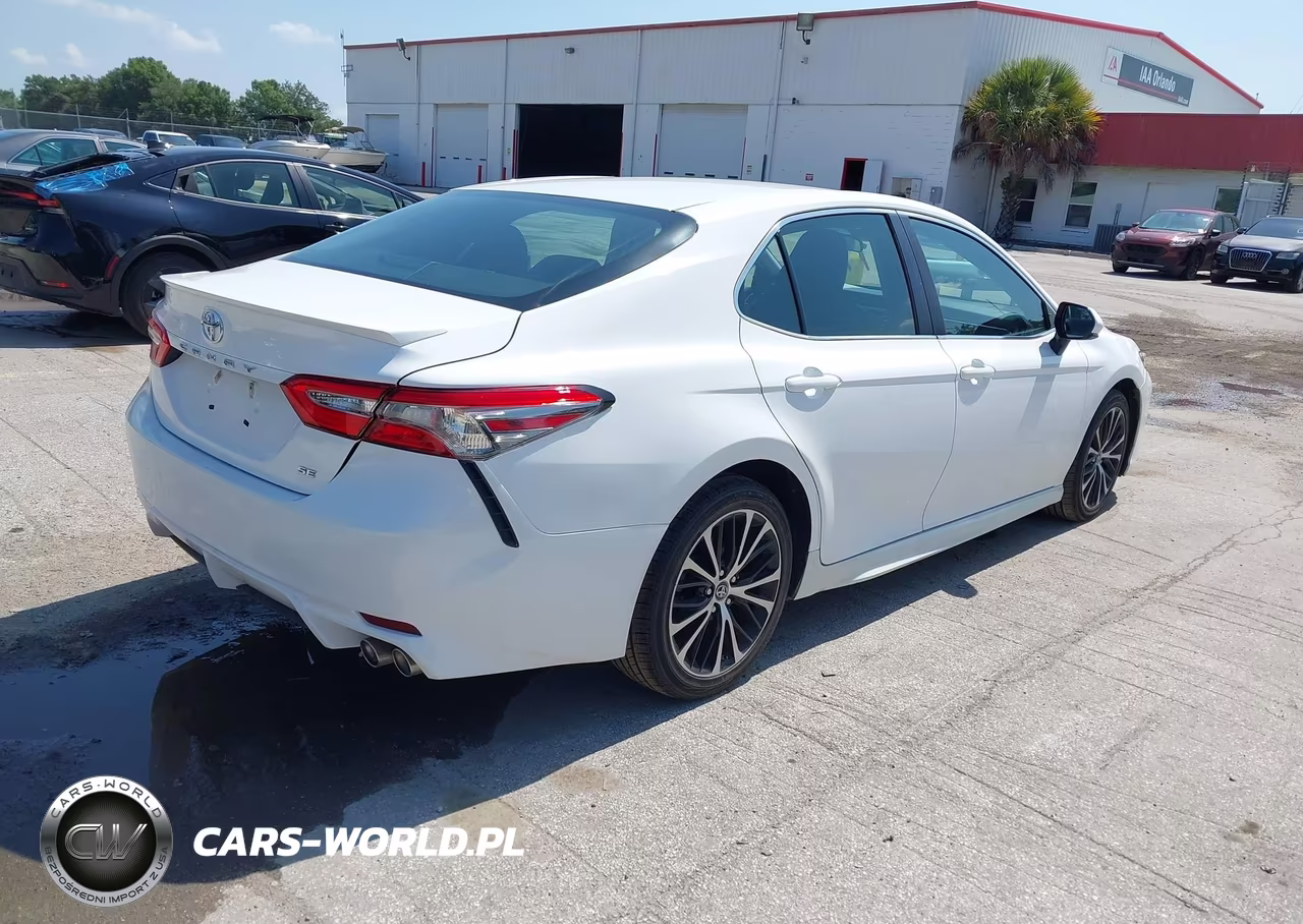 2018 Toyota Camry Se VIN:4T1B11HK6JU620830 - 4