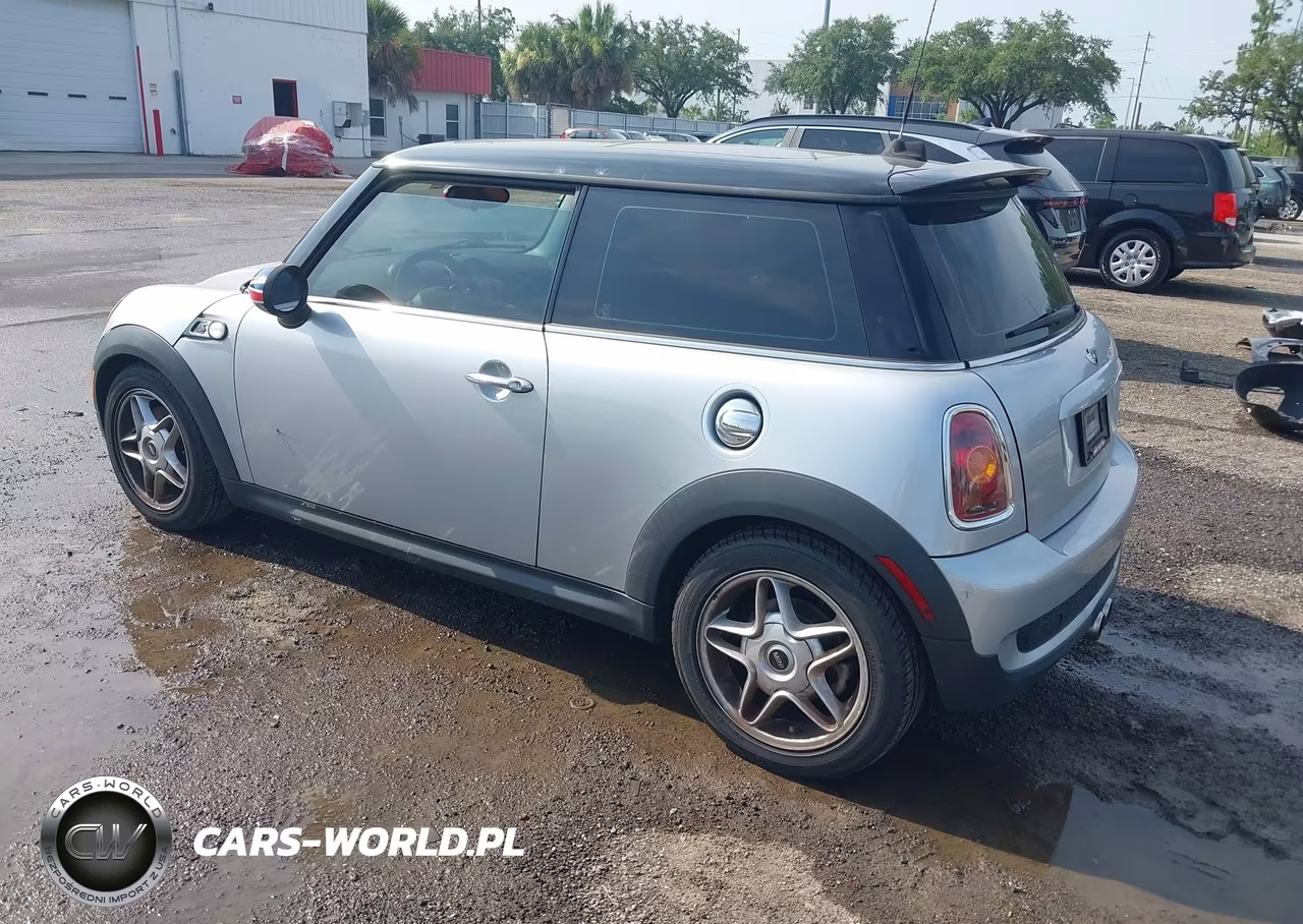 2008 Mini Cooper S VIN:WMWMF73598TV37621 - 3