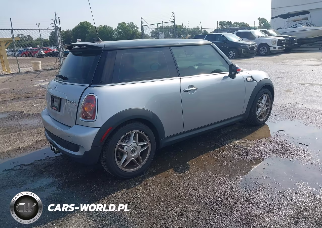 2008 Mini Cooper S VIN:WMWMF73598TV37621 - 4