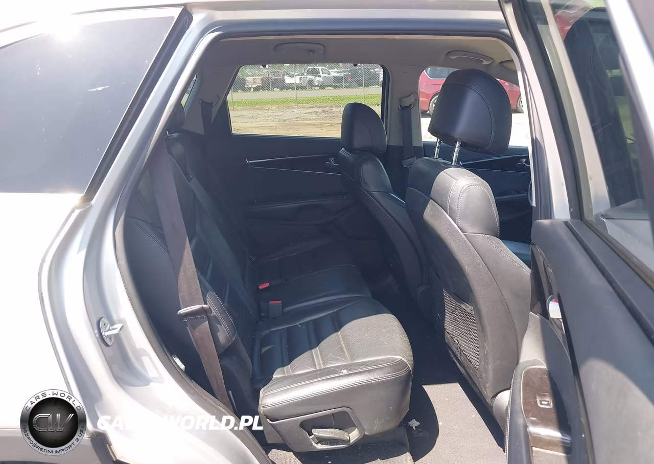 2017 Kia Sorento 3.3L Ex VIN:5XYPHDA50HG322975 - 8