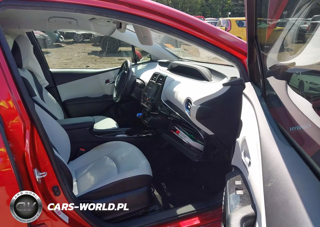 2016 Toyota Prius Four Touring VIN:JTDKARFU2G3519208 - 5