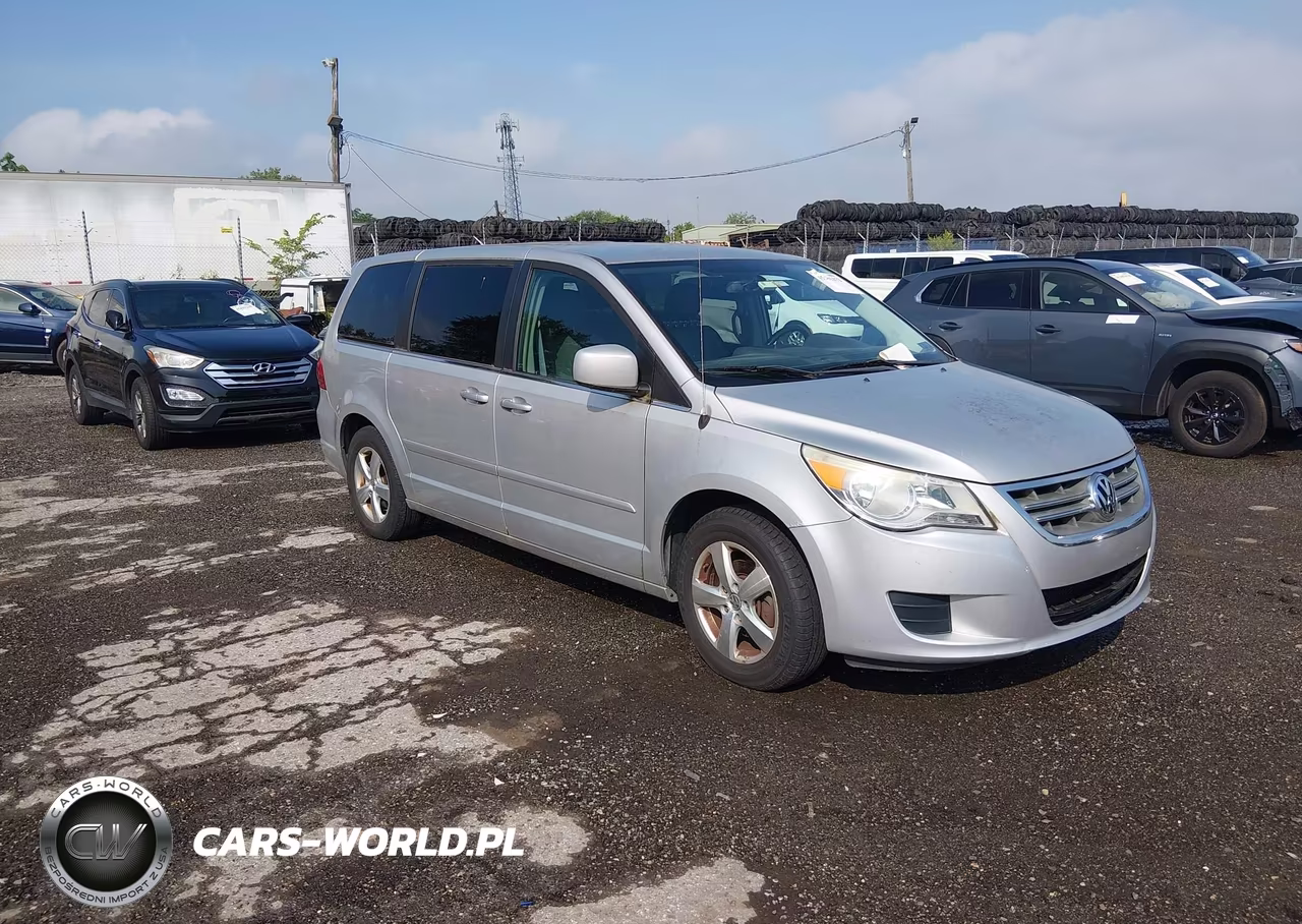 2010 Volkswagen Routan Se
