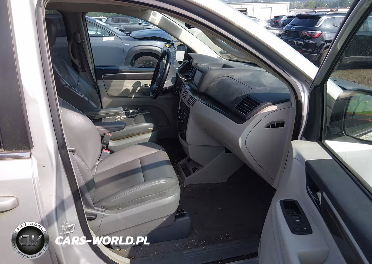 2010 Volkswagen Routan Se VIN:2V4RW3D15AR262930 - 5