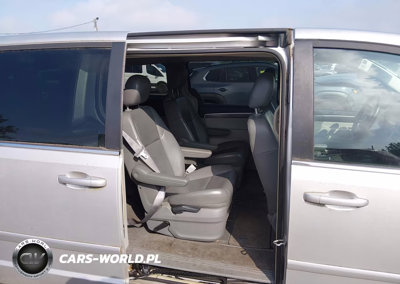 2010 Volkswagen Routan Se VIN:2V4RW3D15AR262930 - 8