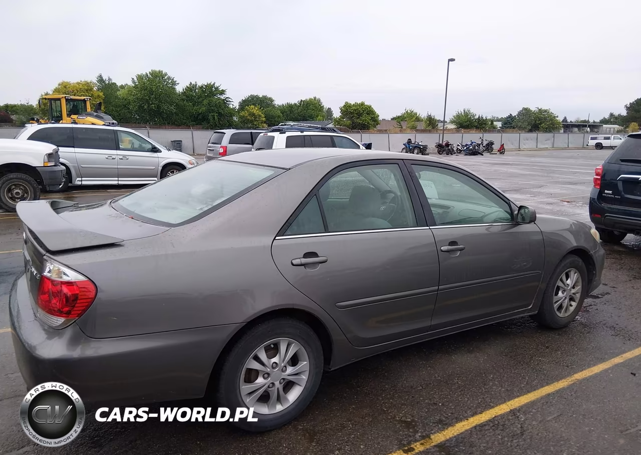 2006 Toyota Camry Le VIN:4T1BE32K16U704697 - 4