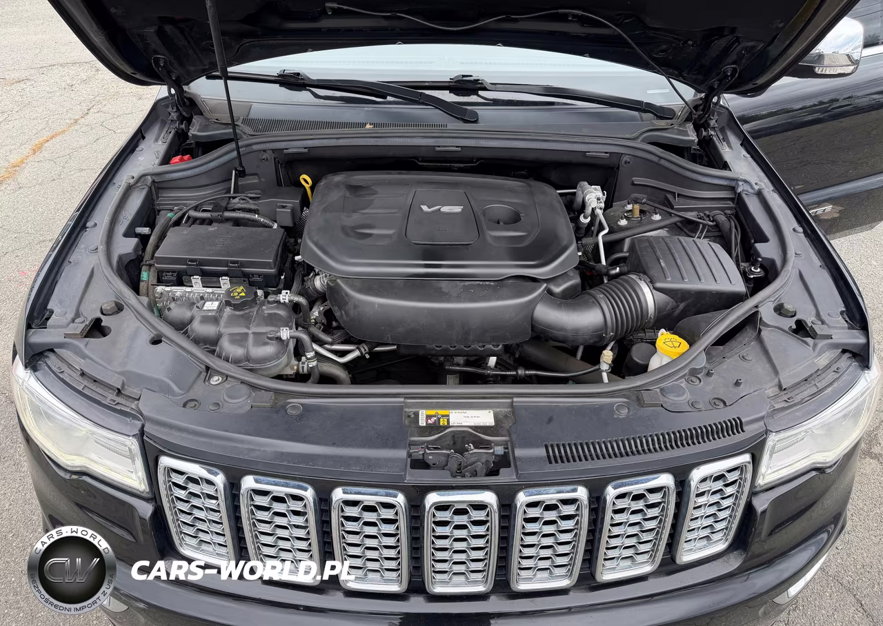 2019 Jeep Grand Cherokee Overland VIN:1C4RJFCG6KC621065 - 9