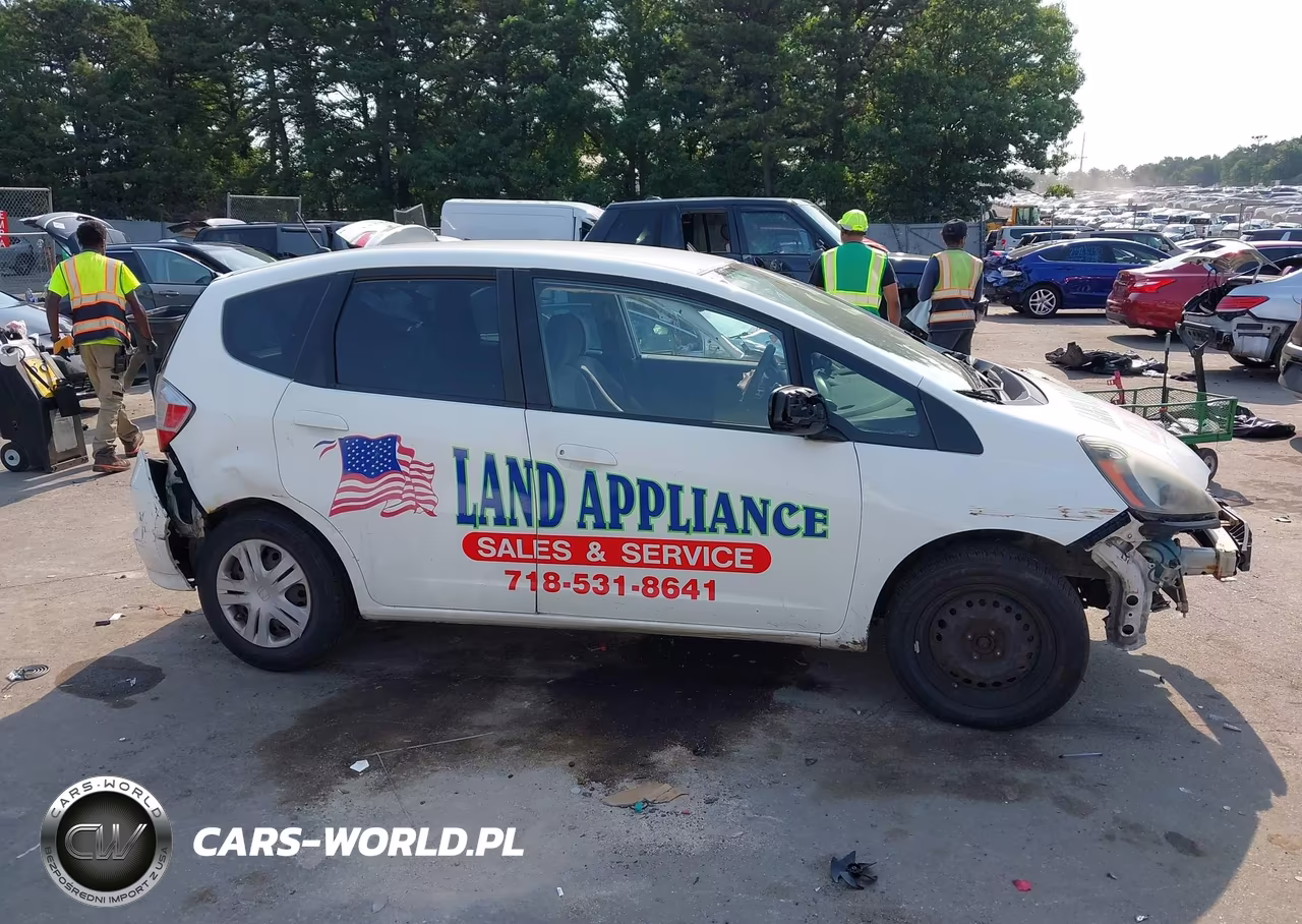 2010 Honda Fit VIN:JHMGE8H23AS004696 - 13