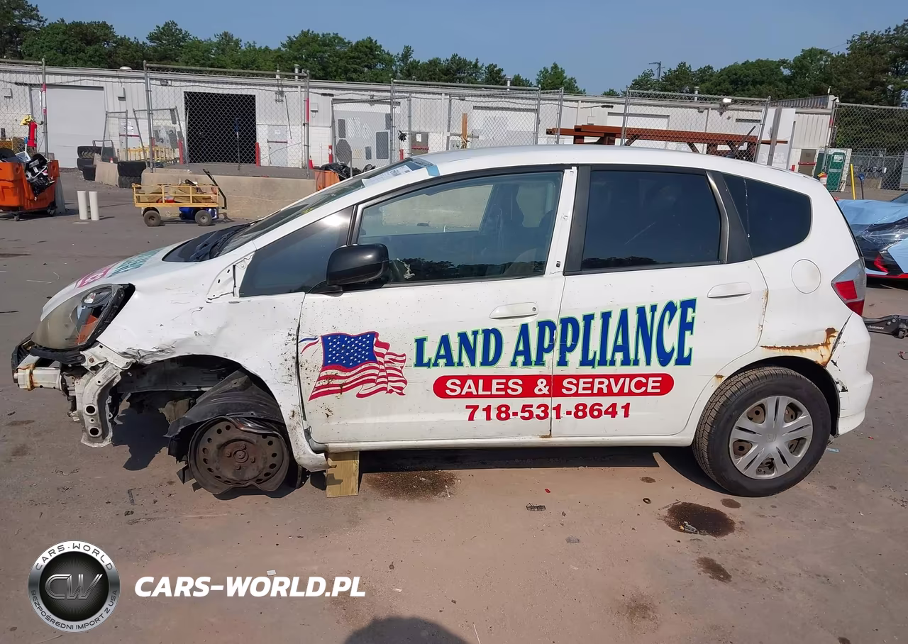 2010 Honda Fit VIN:JHMGE8H23AS004696 - 14