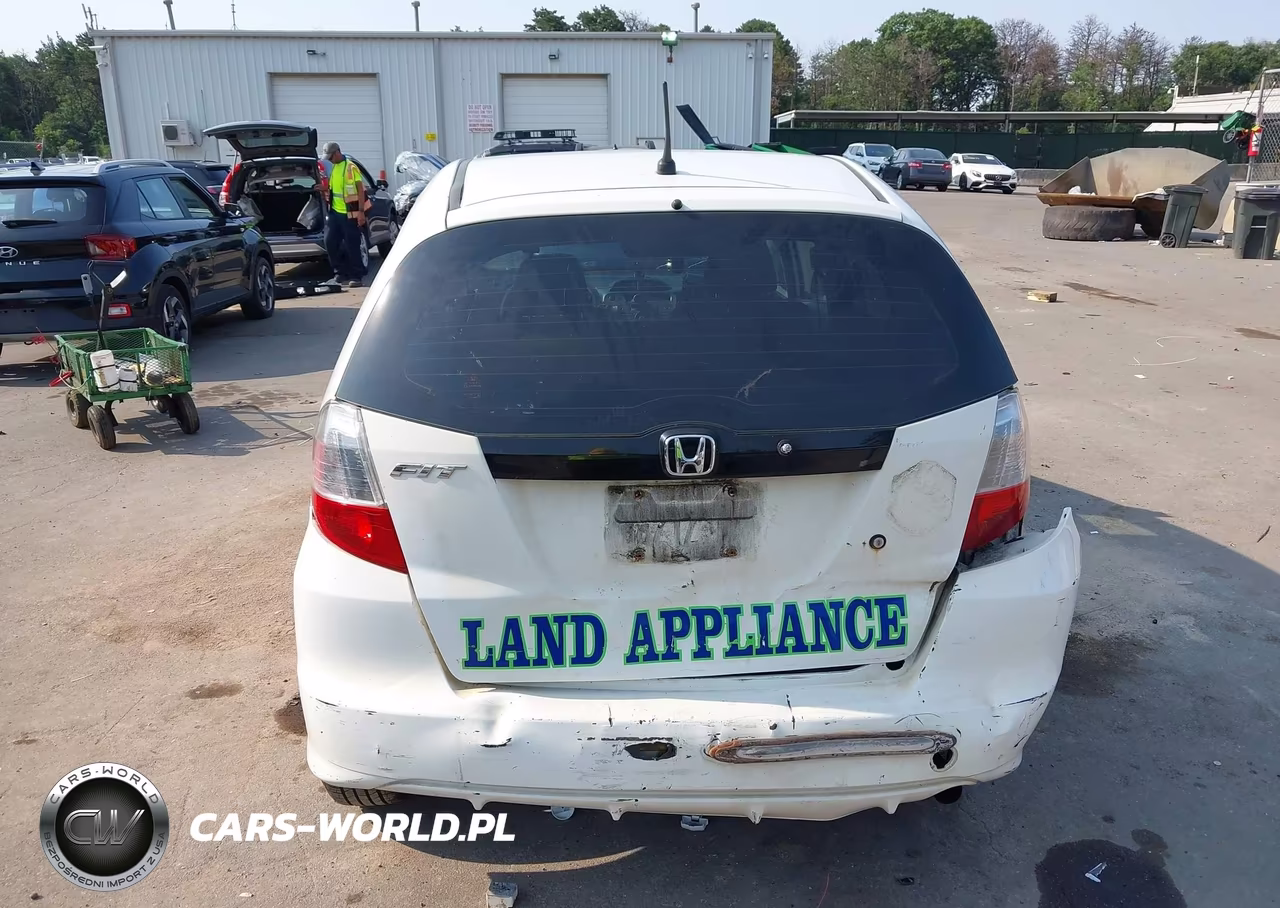 2010 Honda Fit VIN:JHMGE8H23AS004696 - 16