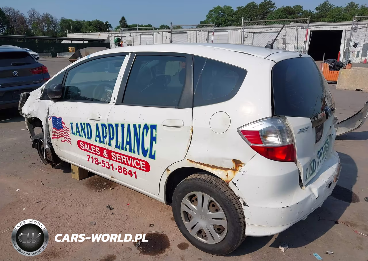 2010 Honda Fit VIN:JHMGE8H23AS004696 - 3