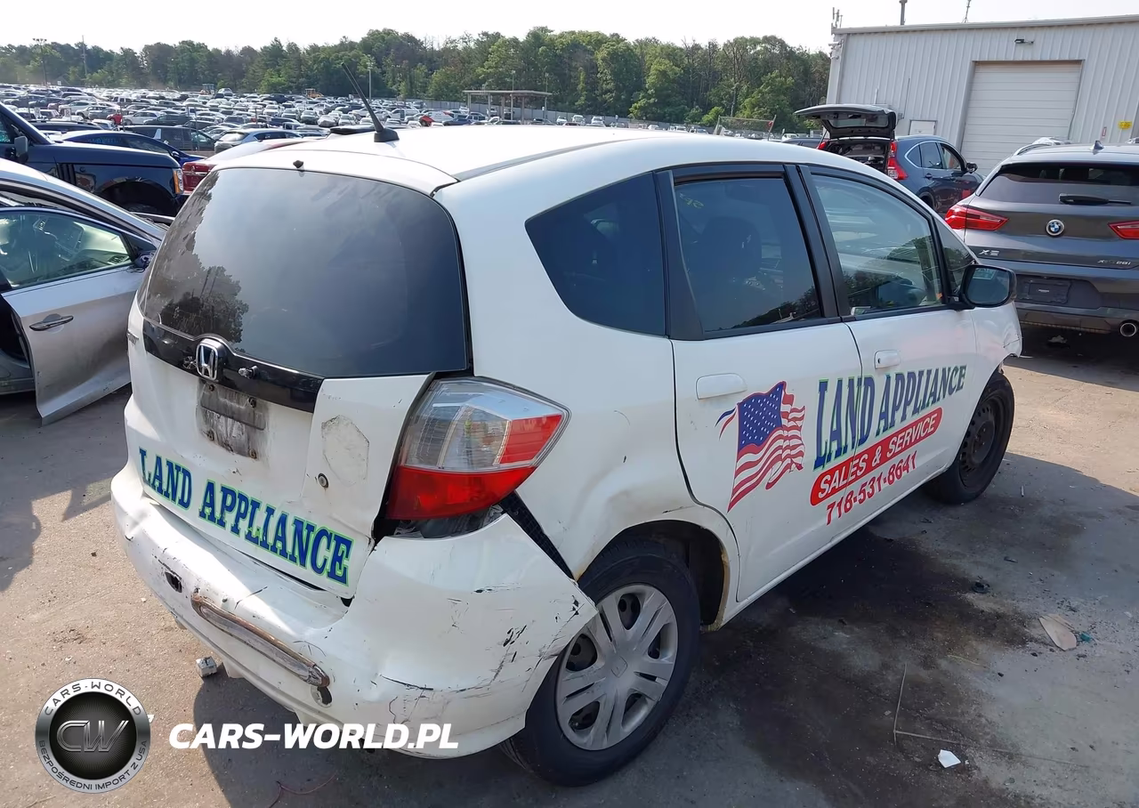 2010 Honda Fit VIN:JHMGE8H23AS004696 - 4