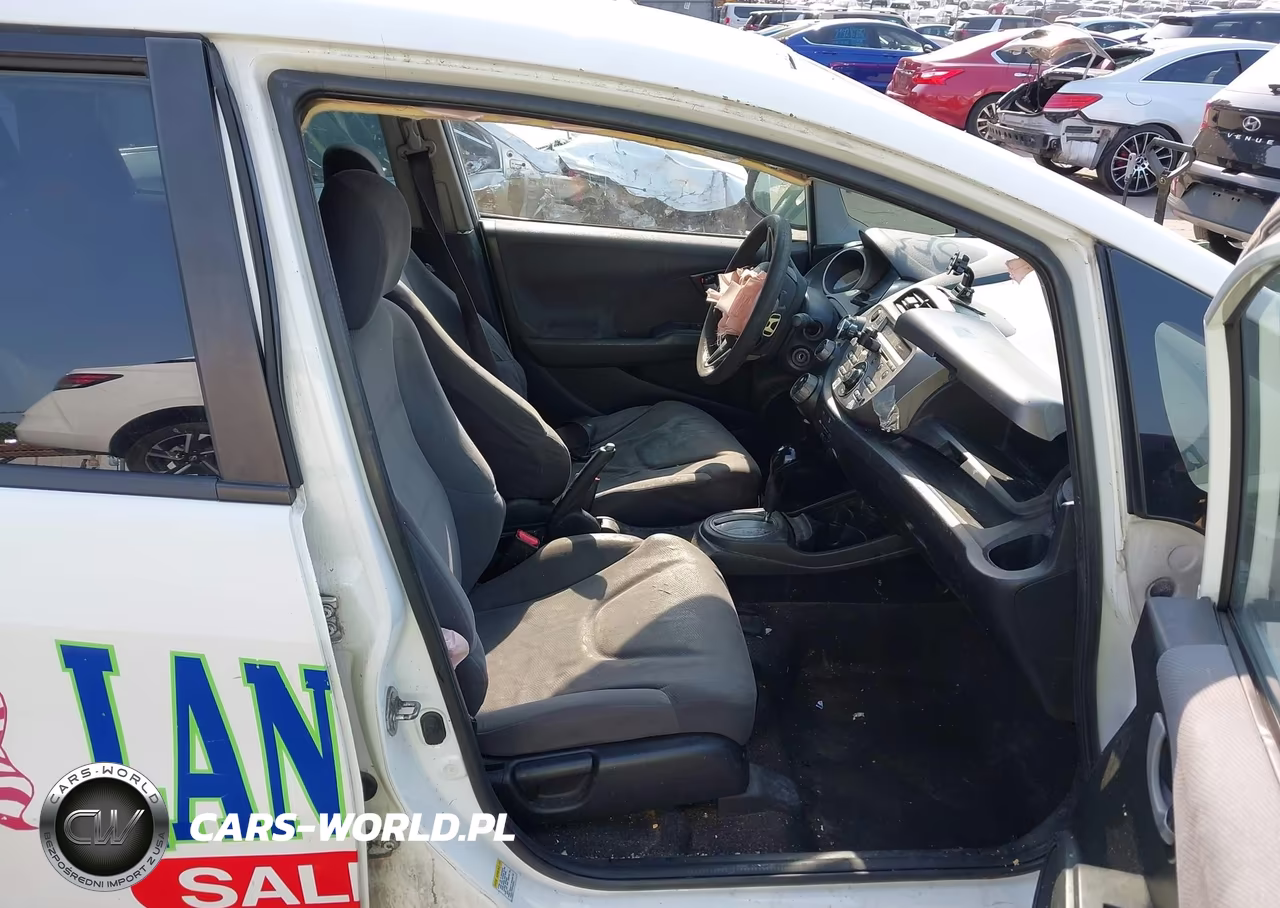 2010 Honda Fit VIN:JHMGE8H23AS004696 - 5