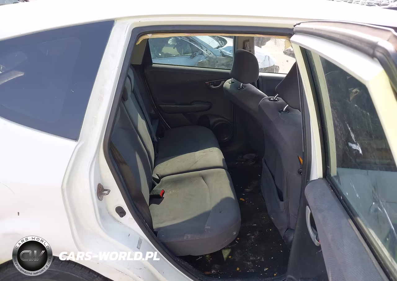 2010 Honda Fit VIN:JHMGE8H23AS004696 - 8