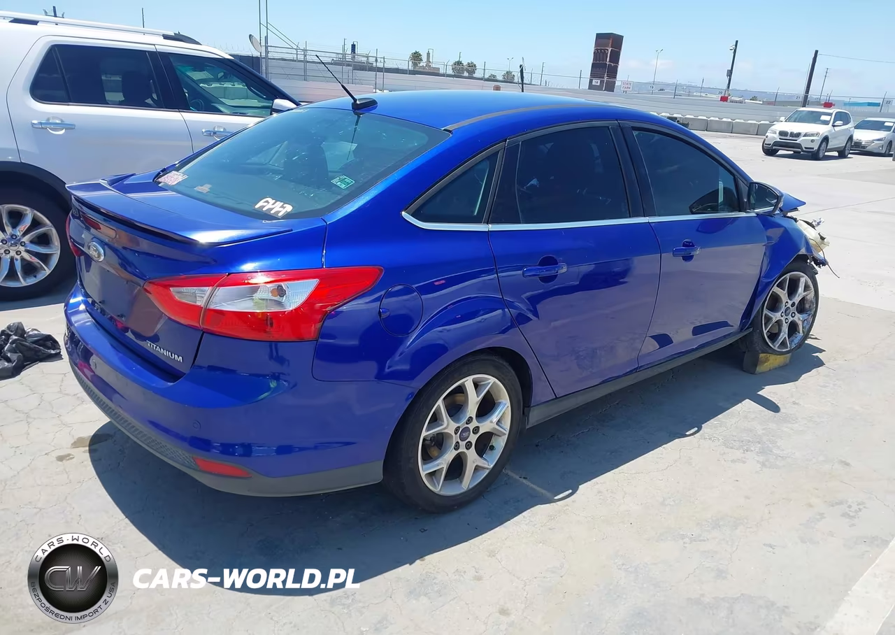 2014 Ford Focus Titanium VIN:1FADP3J26EL357564 - 4
