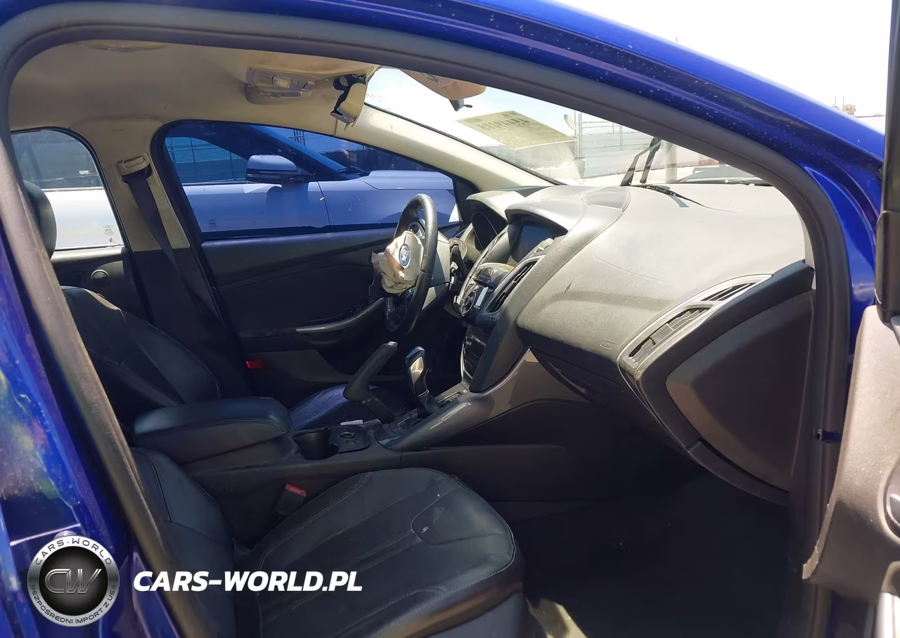 2014 Ford Focus Titanium VIN:1FADP3J26EL357564 - 5