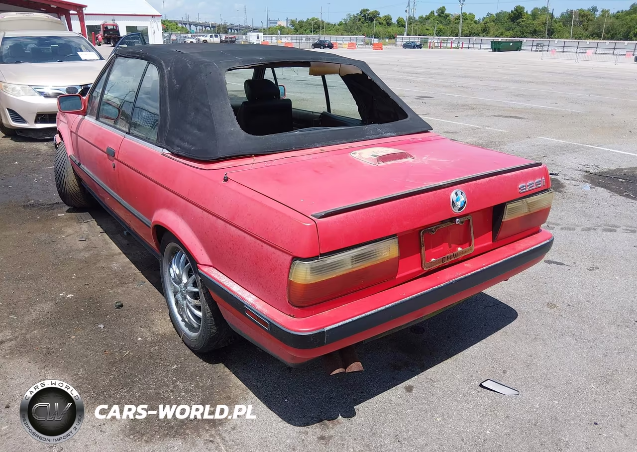 1991 BMW 325 Ic Automatic VIN:WBABB2318MEC24886 - 3