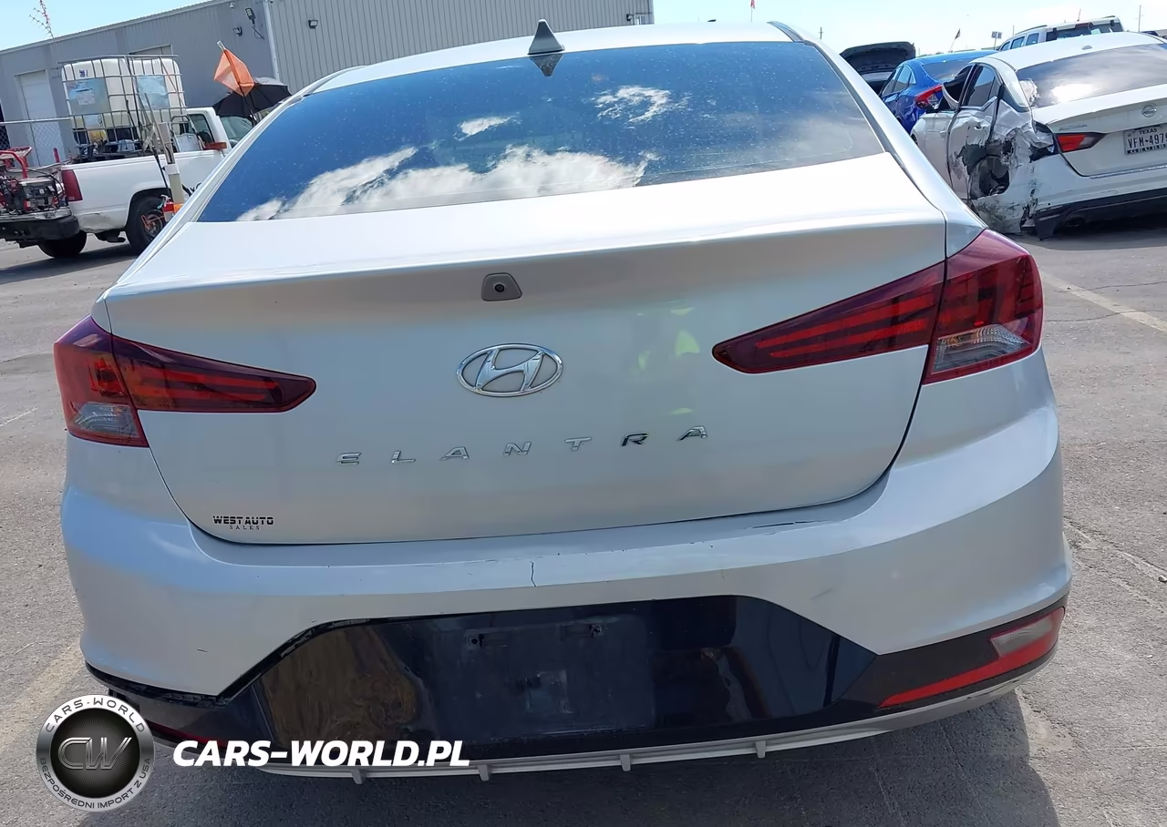 2019 Hyundai Elantra Sel VIN:5NPD84LF1KH447122 - 19
