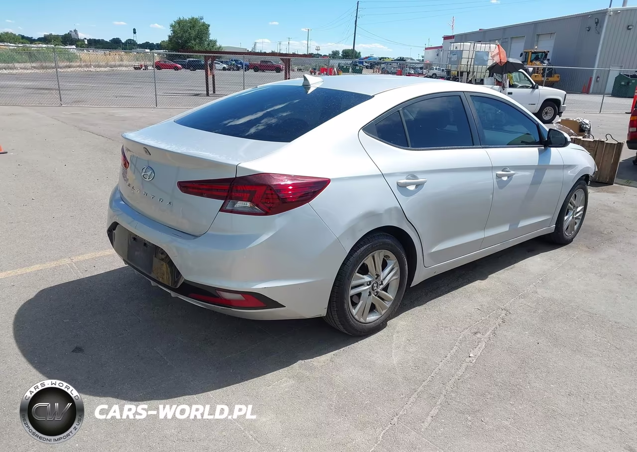 2019 Hyundai Elantra Sel VIN:5NPD84LF1KH447122 - 4