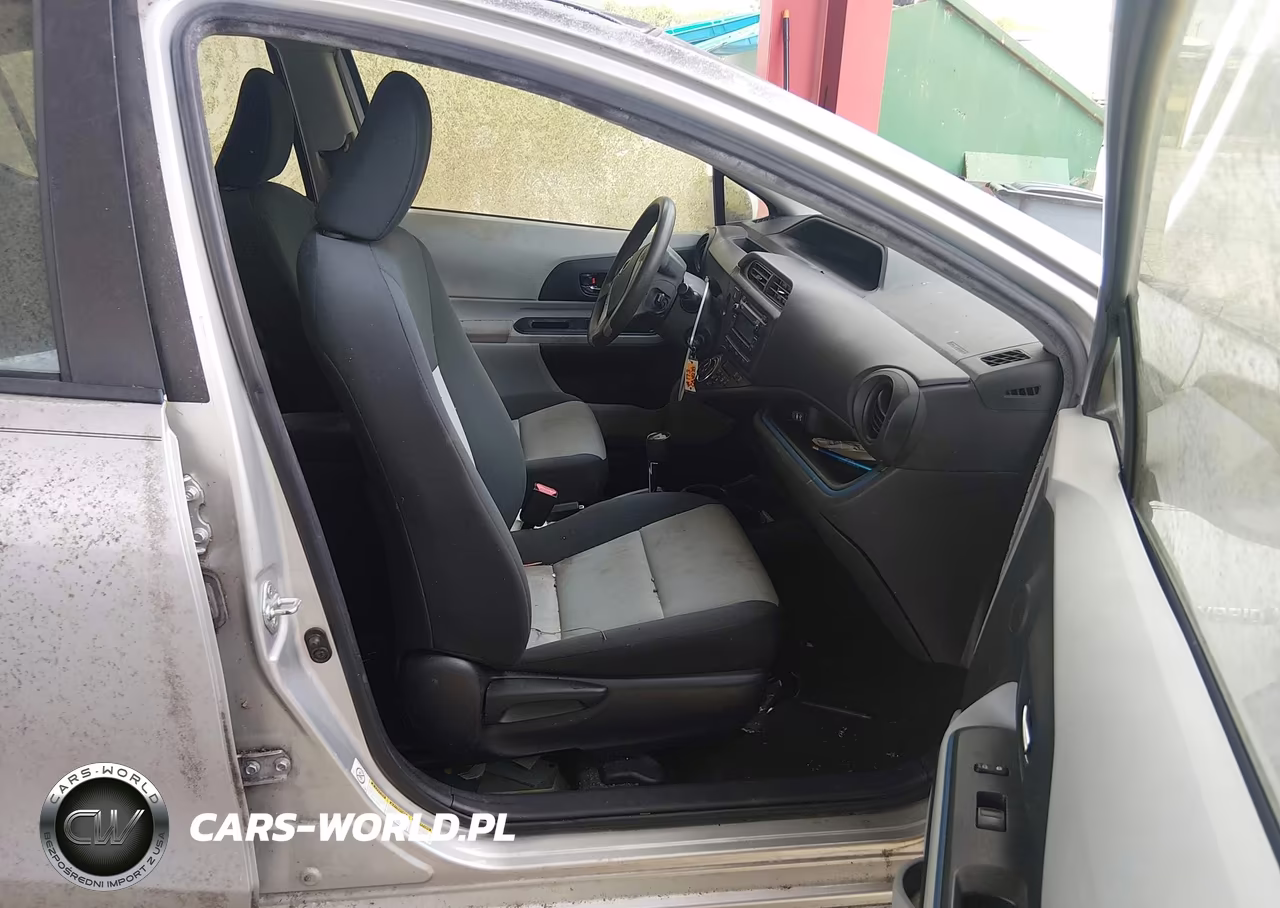 2013 Toyota Prius C Two VIN:JTDKDTB30D1532130 - 5