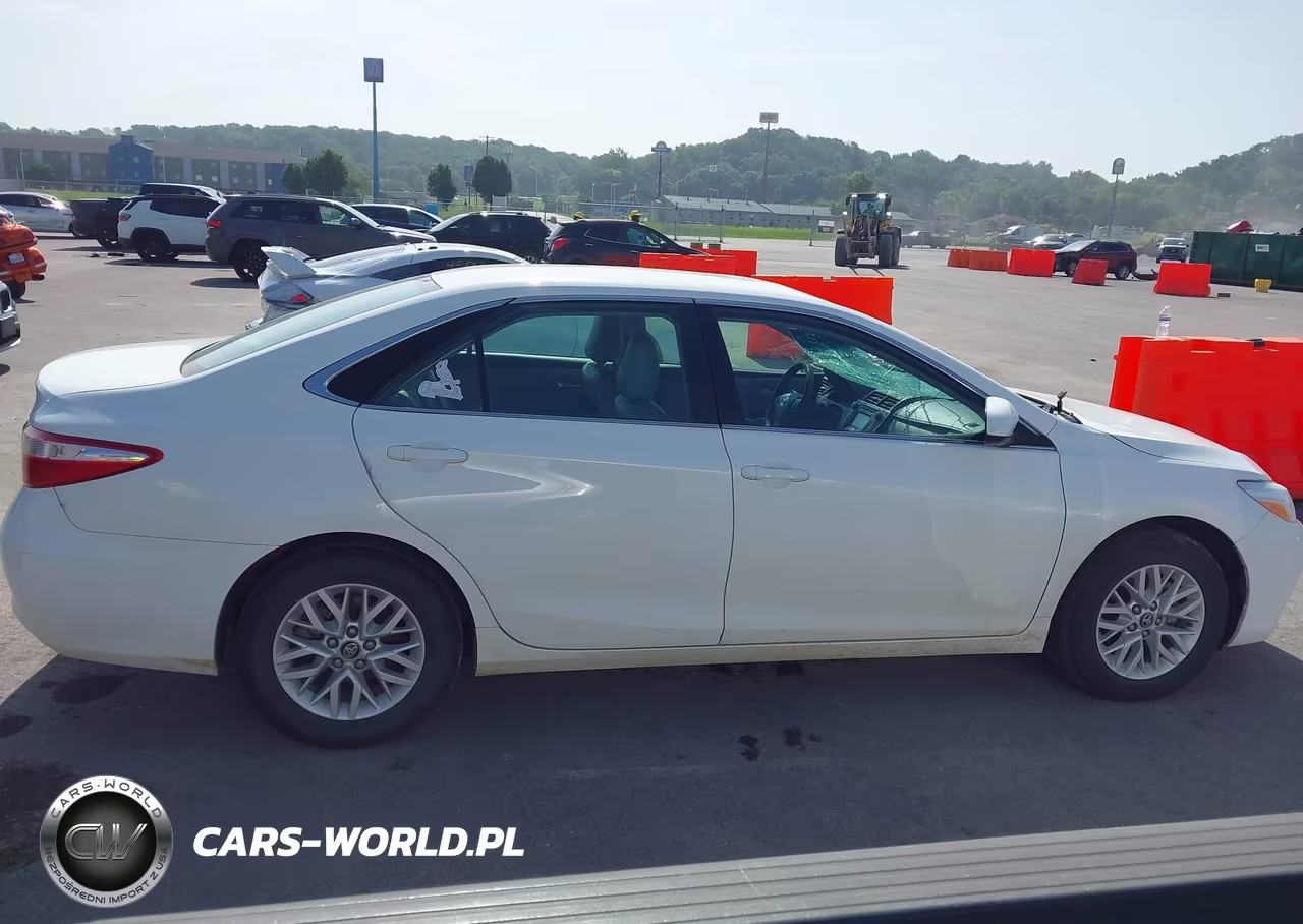 2017 Toyota Camry Le VIN:4T1BF1FK7HU659957 - 13