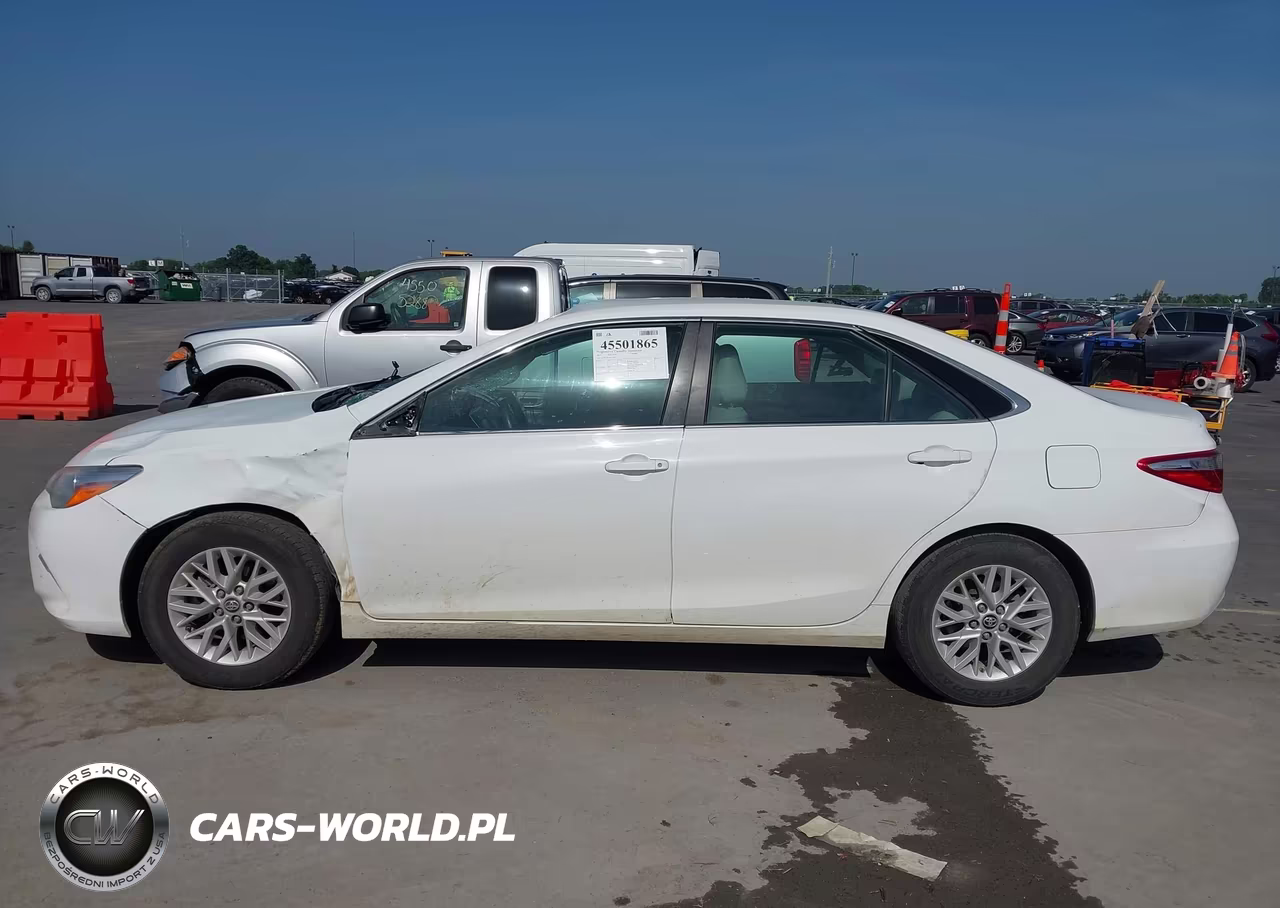 2017 Toyota Camry Le VIN:4T1BF1FK7HU659957 - 14