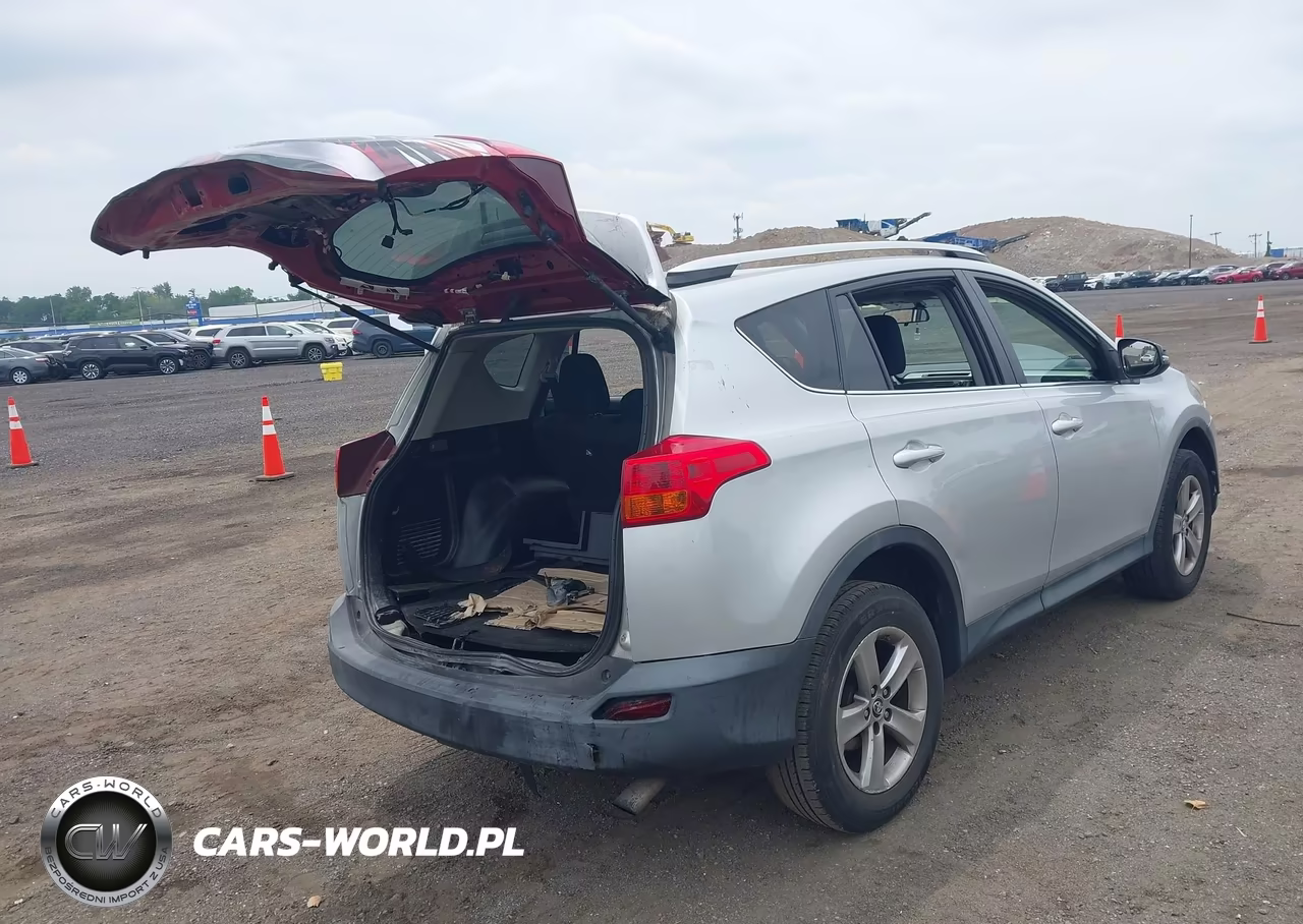 2015 Toyota Rav4 Xle VIN:2T3RFREV4FW346118 - 4