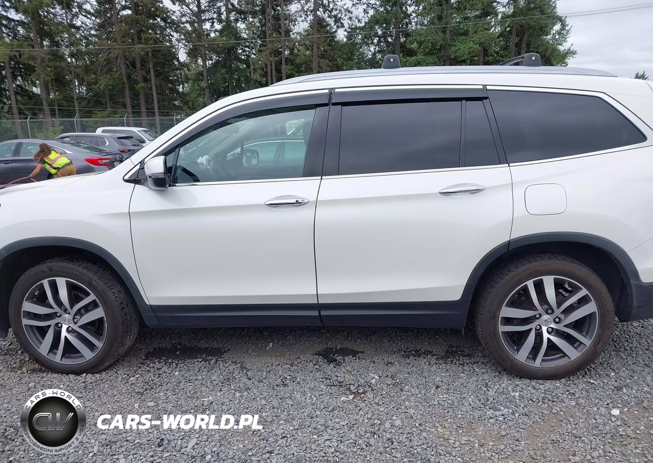 2016 Honda Pilot Elite VIN:5FNYF6H00GB064009 - 15