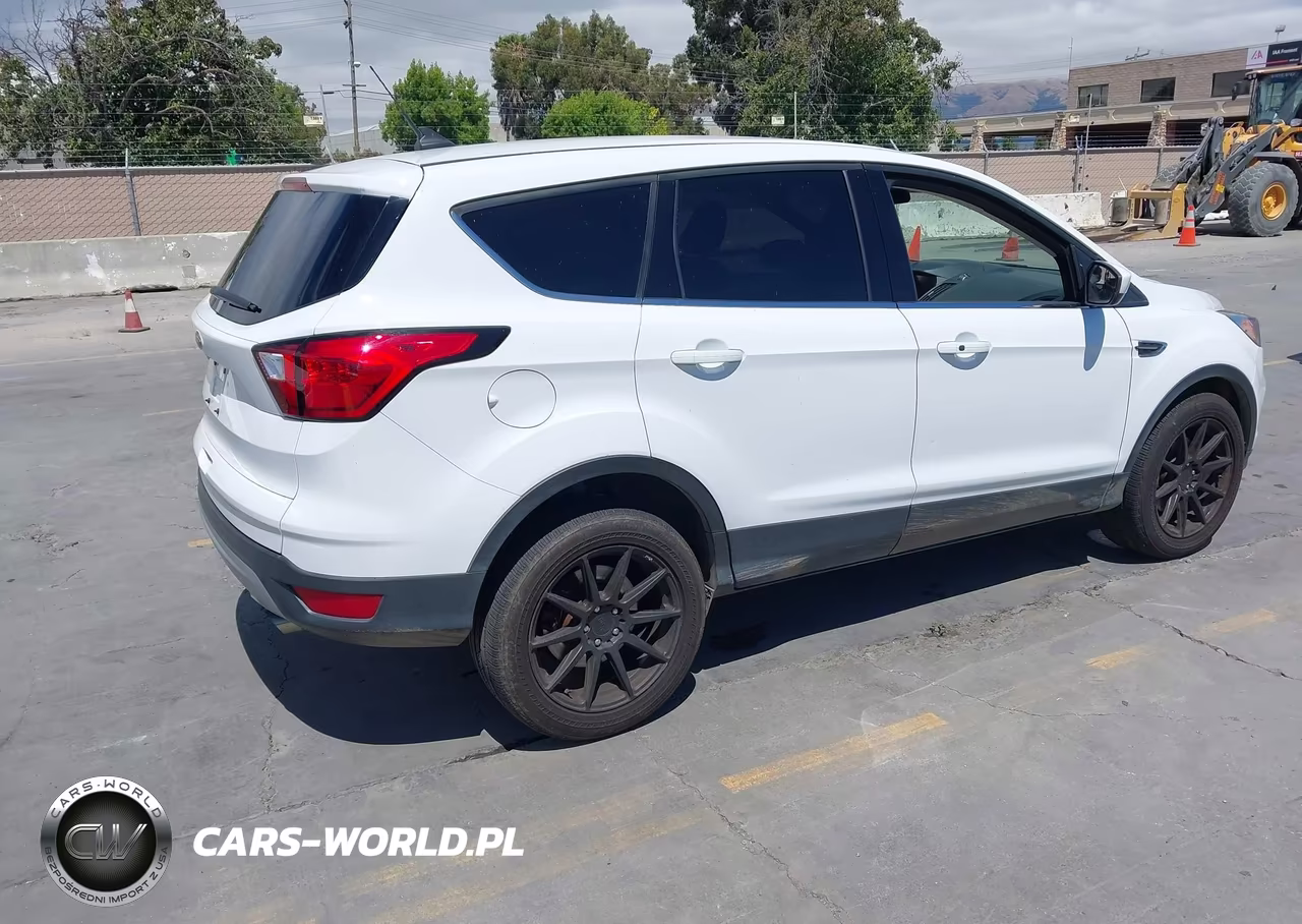 2019 Ford Escape Se VIN:1FMCU9GDXKUA20942 - 4