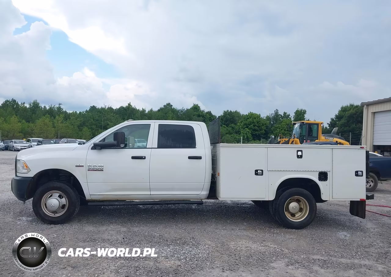 2018 Ram 3500 Chassis Tradesman-Slt-Laramie VIN:3C7WRSCJ9JG324452 - 14