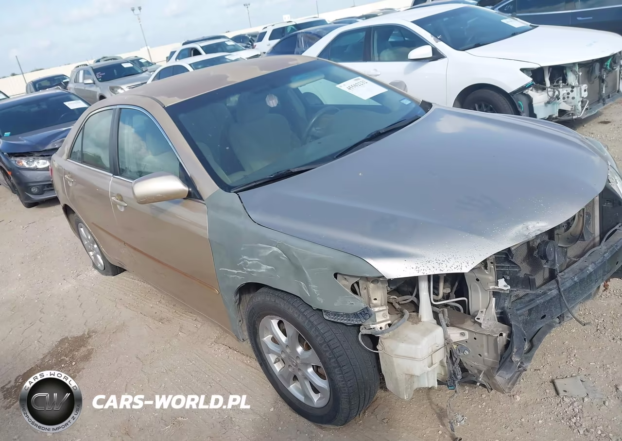 2011 Toyota Camry Le – zdjęcie 1 z 15