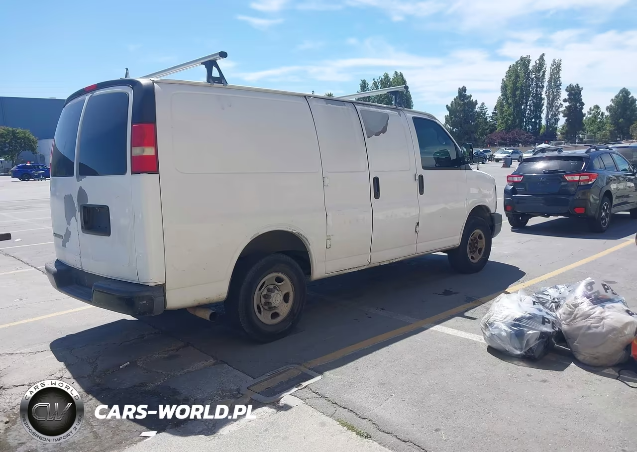 2008 Chevrolet Express Work Van VIN:1GCGG25C881210716 - 4