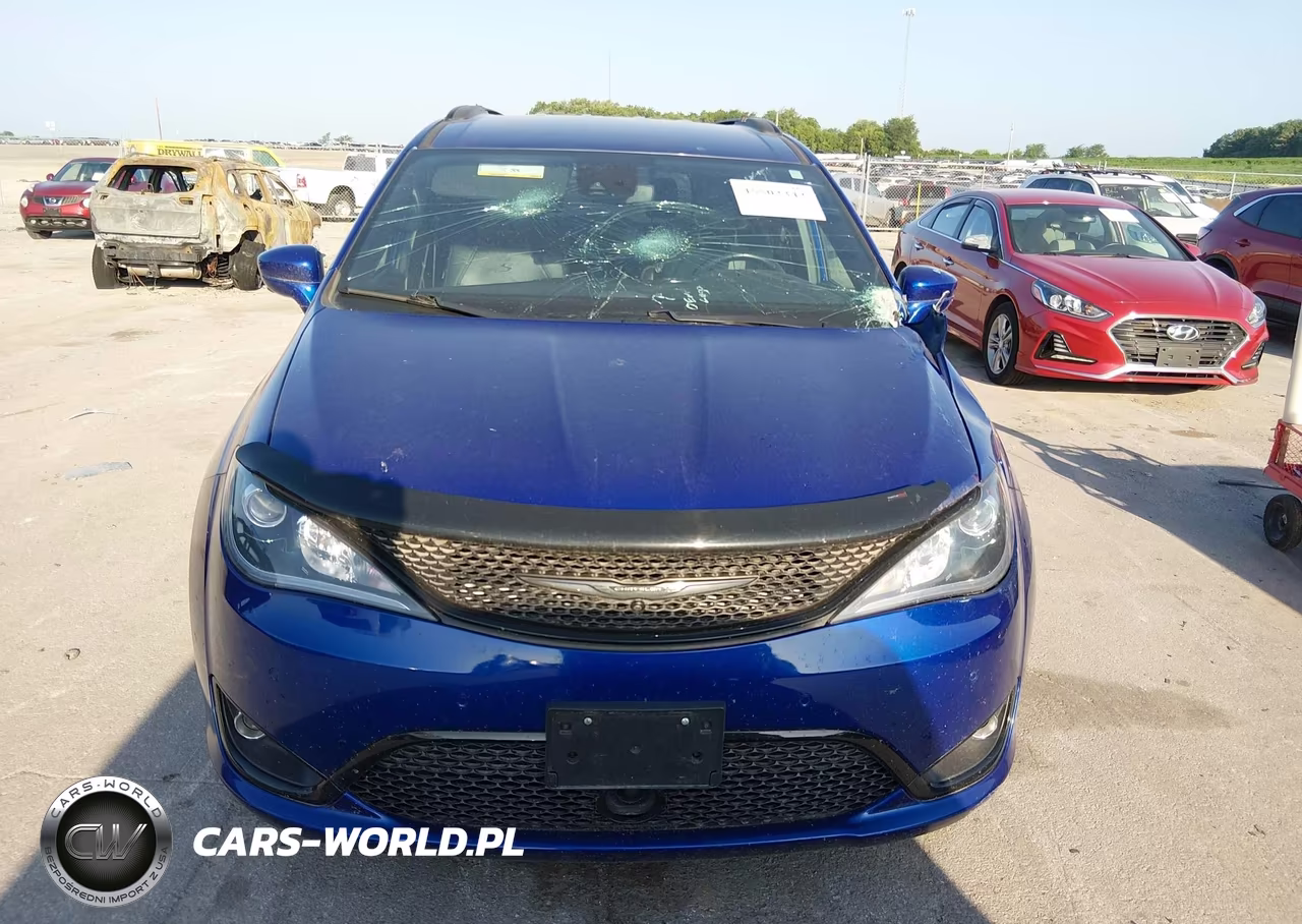 2020 Chrysler Pacifica Touring L Plus VIN:2C4RC1EG7LR127171 - 12
