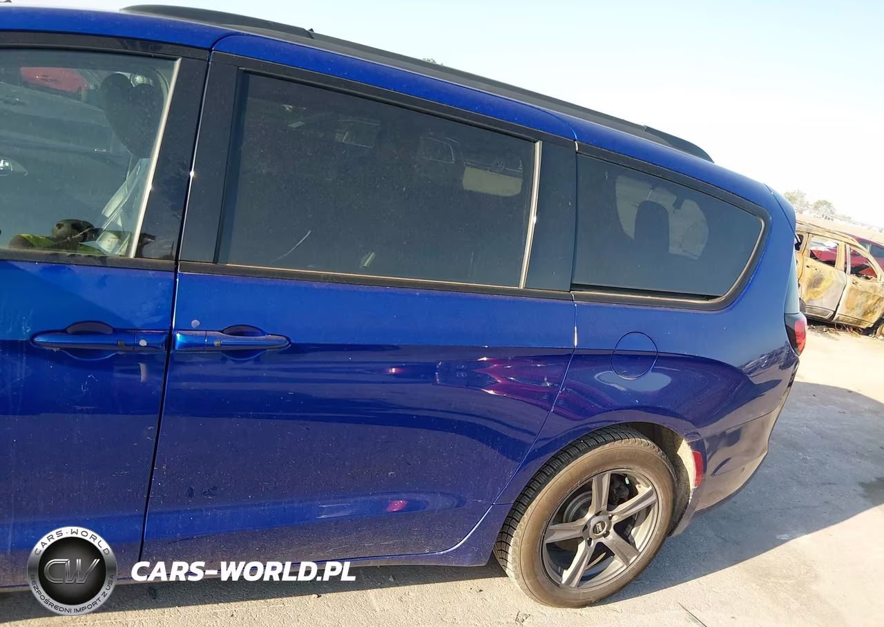 2020 Chrysler Pacifica Touring L Plus VIN:2C4RC1EG7LR127171 - 17