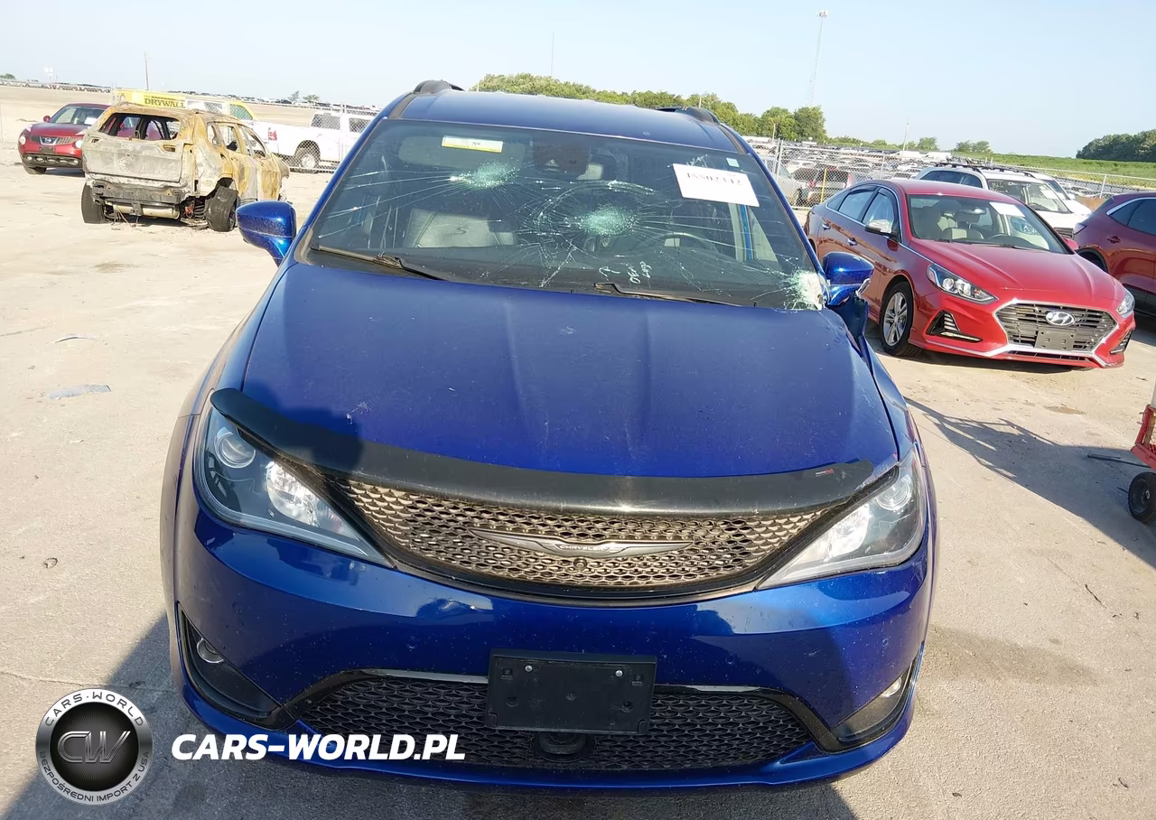 2020 Chrysler Pacifica Touring L Plus VIN:2C4RC1EG7LR127171 - 18