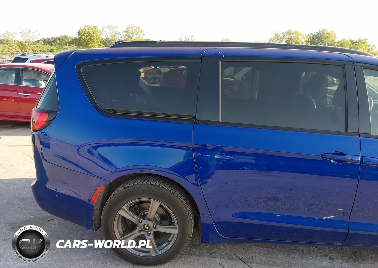 2020 Chrysler Pacifica Touring L Plus VIN:2C4RC1EG7LR127171 - 20