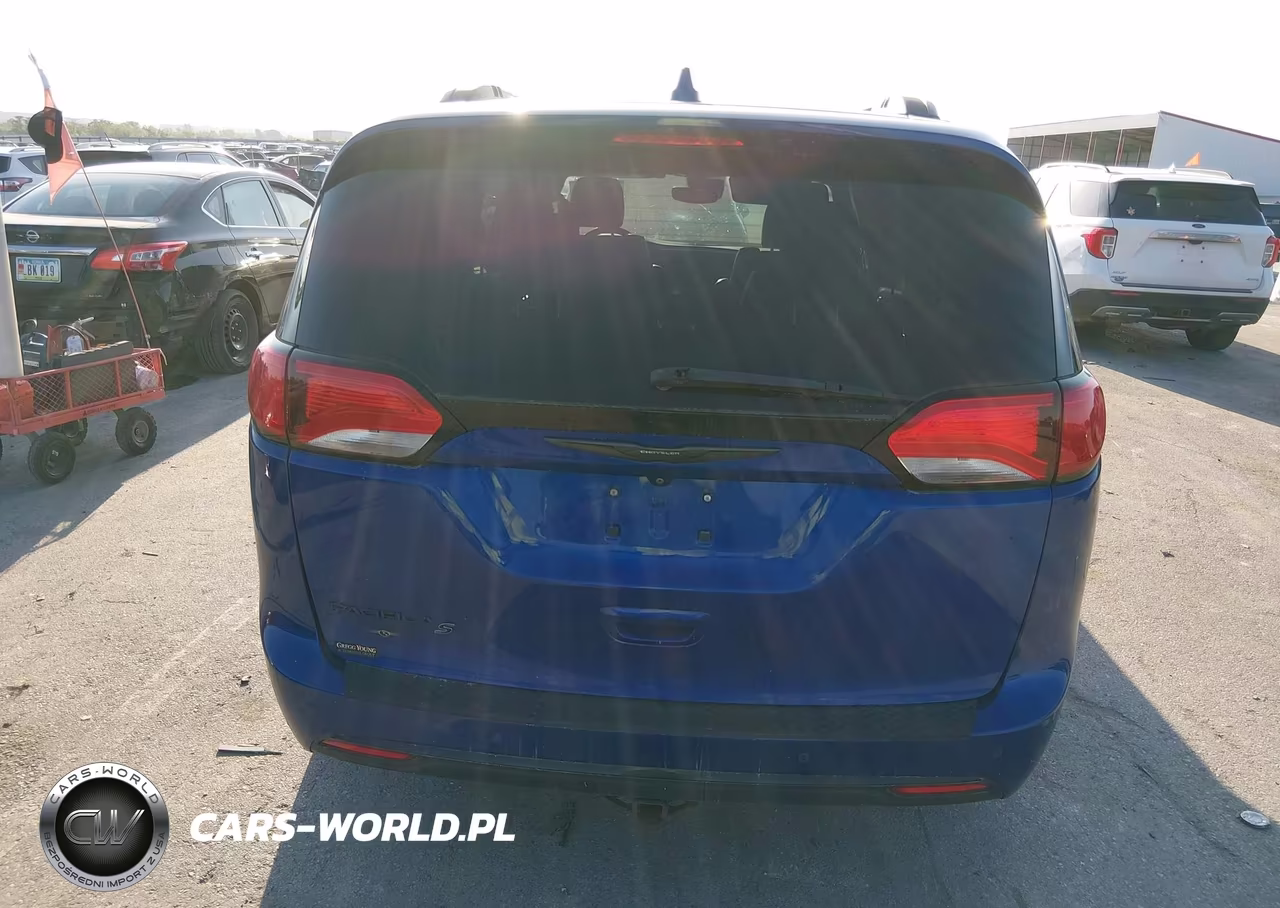 2020 Chrysler Pacifica Touring L Plus VIN:2C4RC1EG7LR127171 - 21