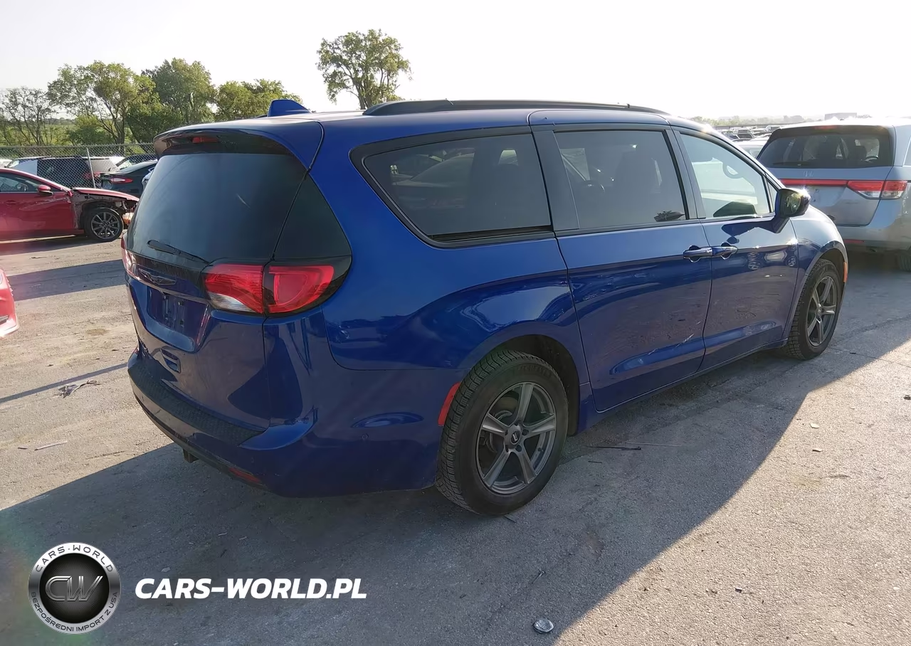 2020 Chrysler Pacifica Touring L Plus VIN:2C4RC1EG7LR127171 - 4