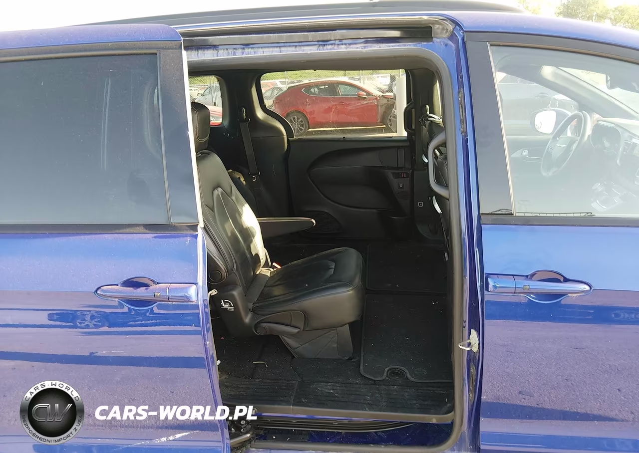 2020 Chrysler Pacifica Touring L Plus VIN:2C4RC1EG7LR127171 - 8