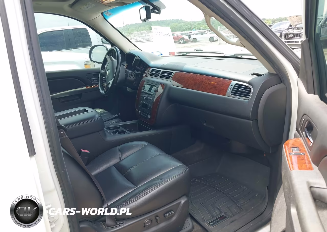 2014 Chevrolet Suburban Lt VIN:1GNSCJE02ER206493 - 5