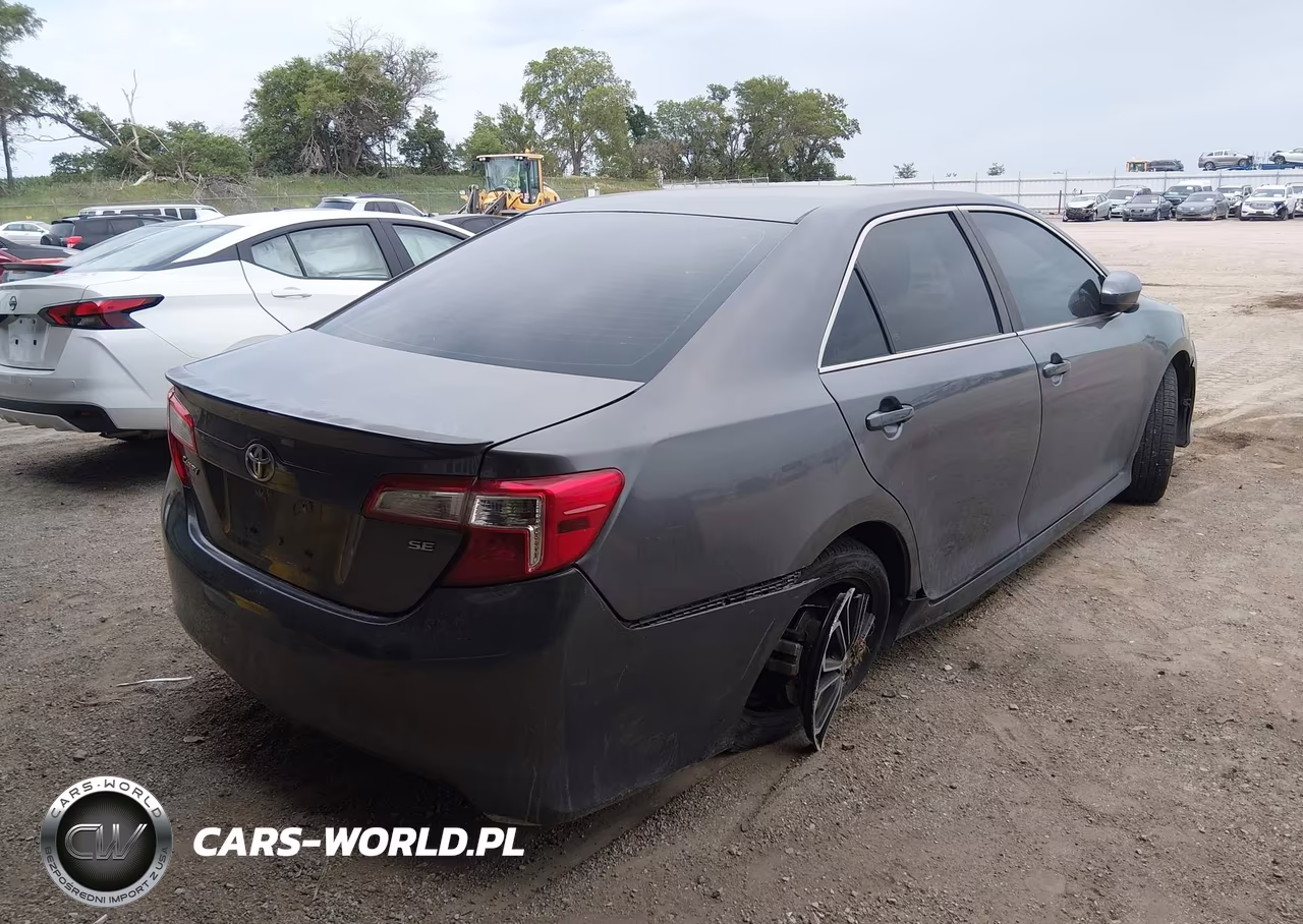 2014 Toyota Camry Se VIN:4T1BF1FK1EU443064 - 4