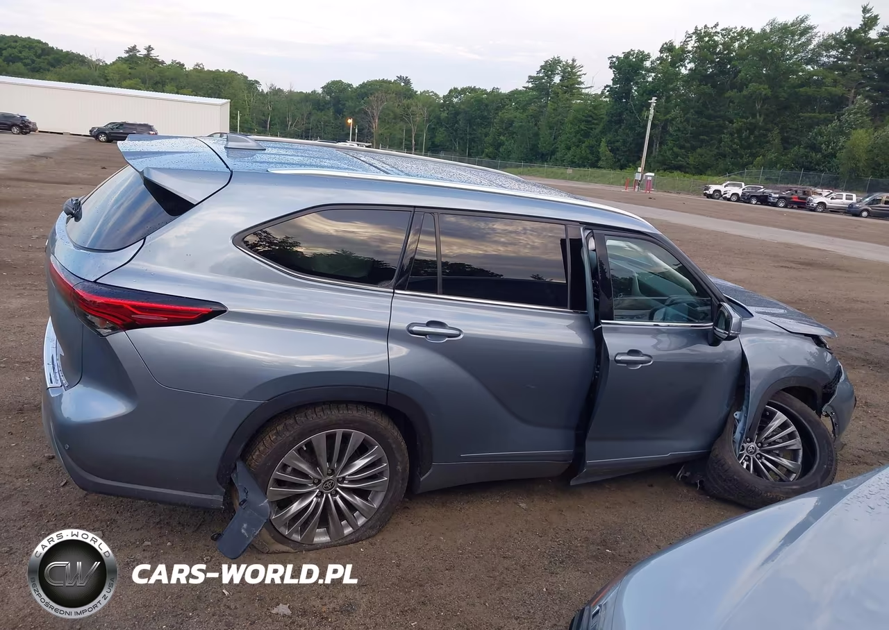 2022 Toyota Highlander Platinum VIN:5TDFZRBH9NS193390 - 13