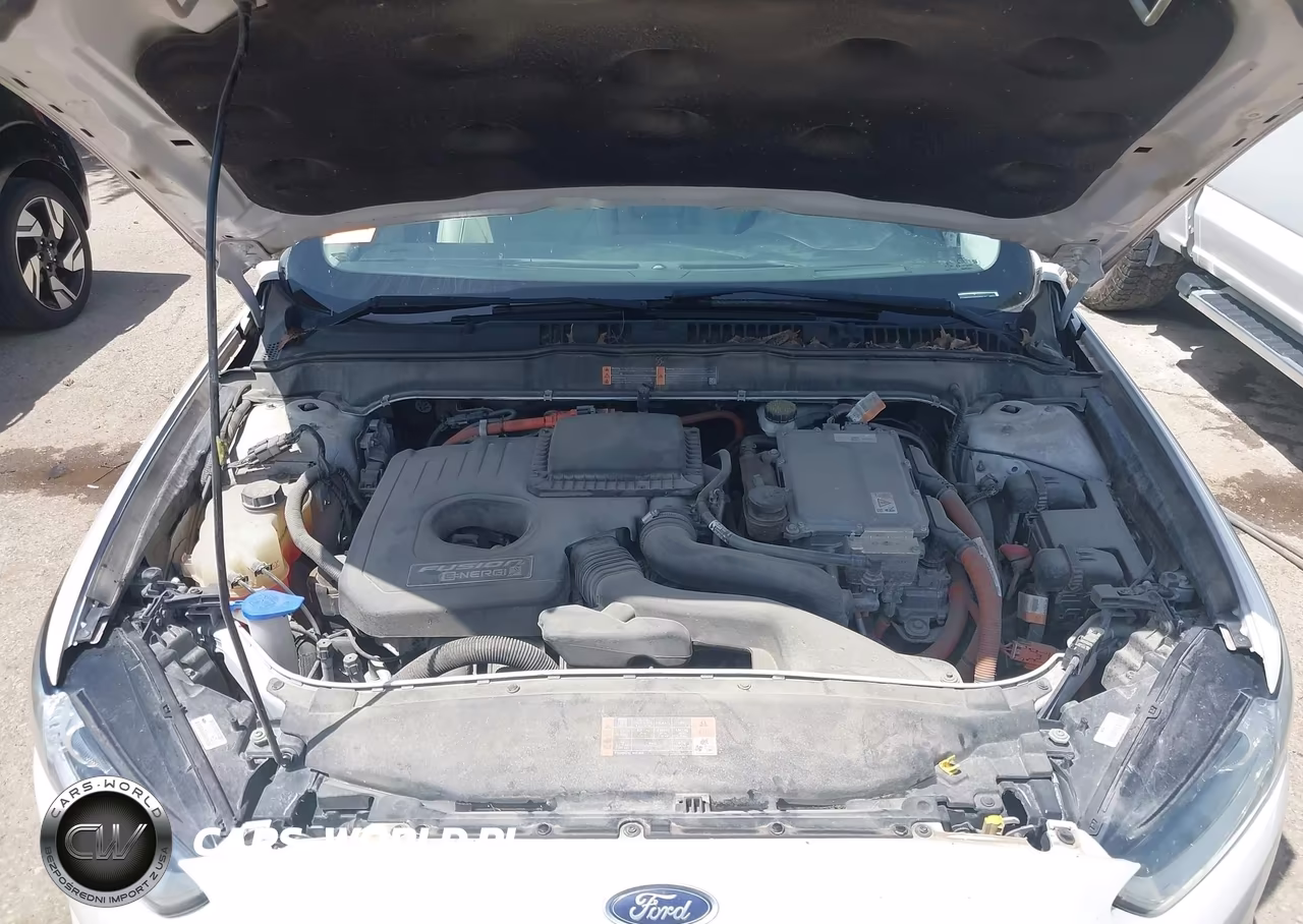 2016 Ford Fusion Energi Titanium VIN:3FA6P0SU6GR272946 - 10
