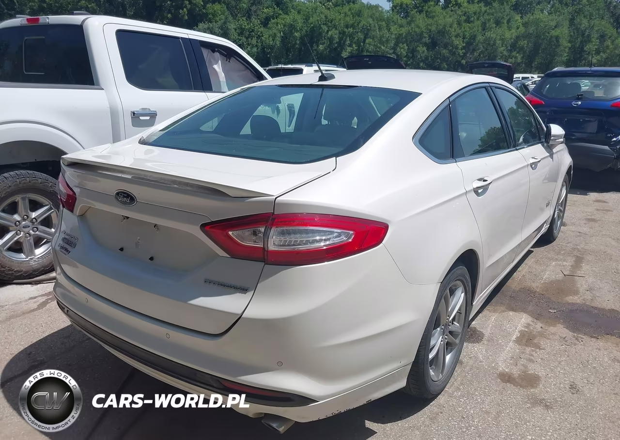 2016 Ford Fusion Energi Titanium VIN:3FA6P0SU6GR272946 - 4