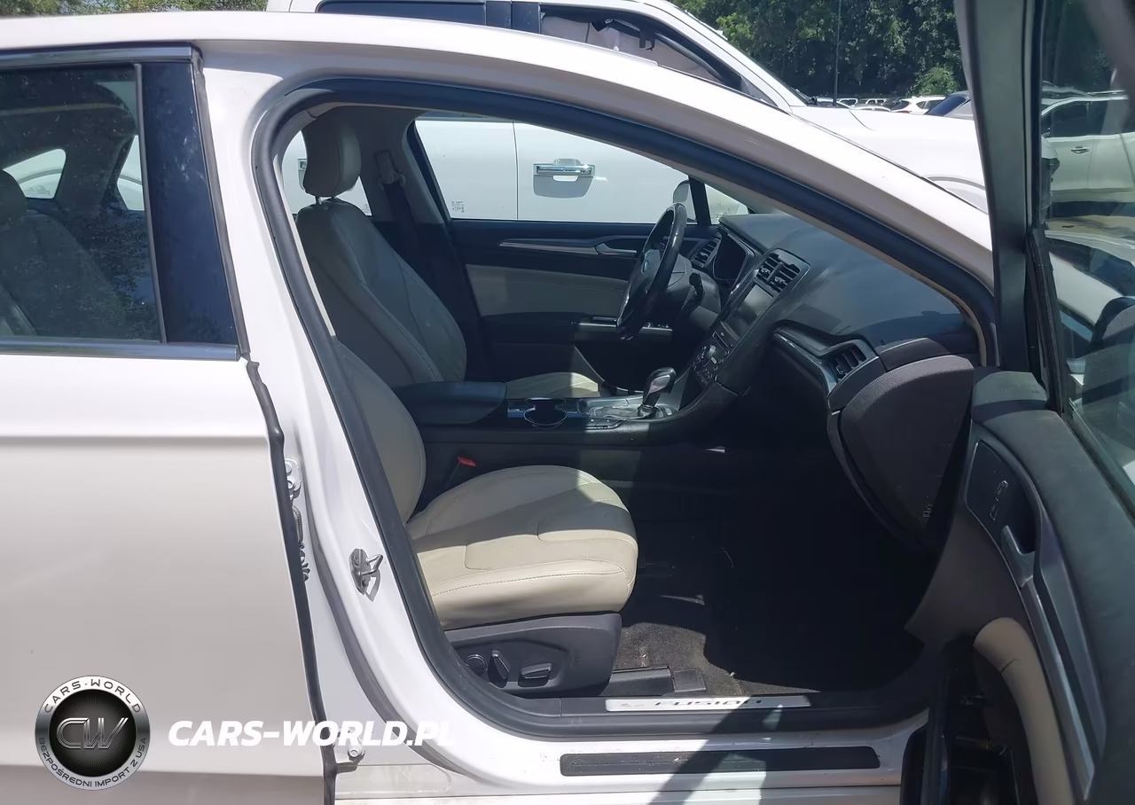 2016 Ford Fusion Energi Titanium VIN:3FA6P0SU6GR272946 - 5
