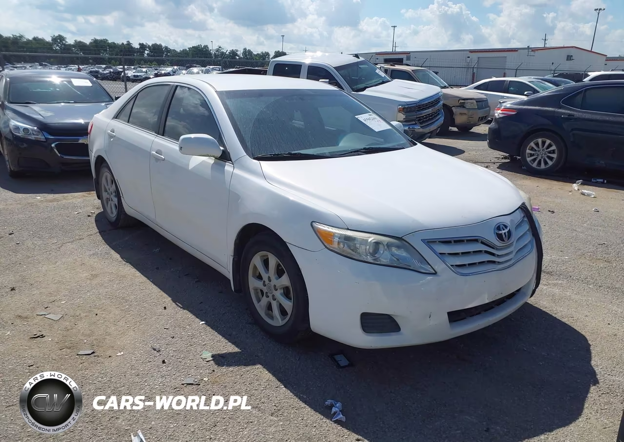 2011 Toyota Camry Le – zdjęcie 1 z 11