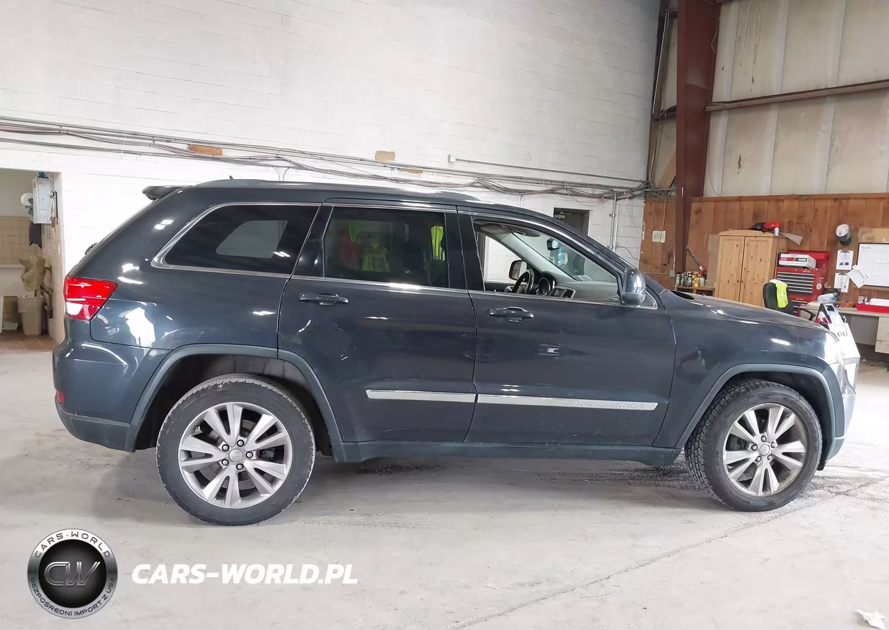 2013 Jeep Grand Cherokee Laredo VIN:1C4RJFAT2DC509964 - 13