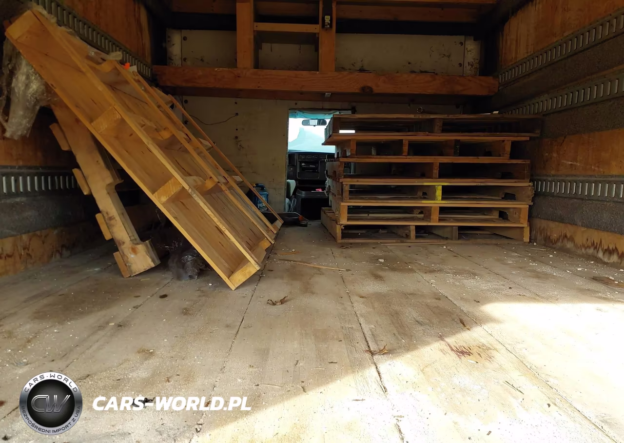 2003 Chevrolet Express Cutaway VIN:1GBHG31U131197250 - 7