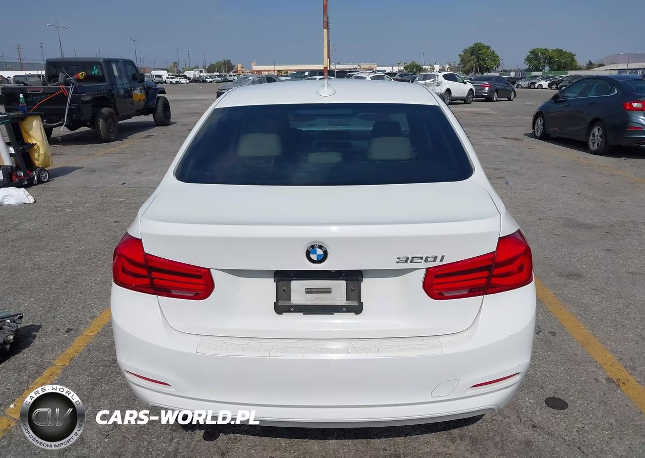 2018 BMW 320I VIN:WBA8E1G56JNU93633 - 17