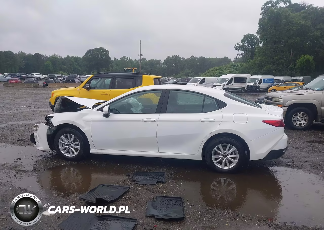 2026 Toyota Camry Le VIN:4T1DBADK5TU551322 - 14